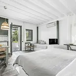Niriides Apartment *