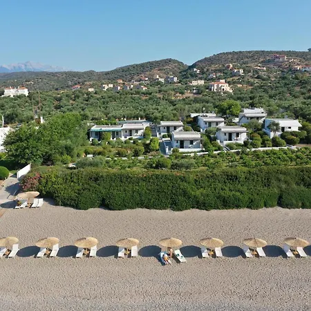 Niriides Mani Beachfront Residences アパート