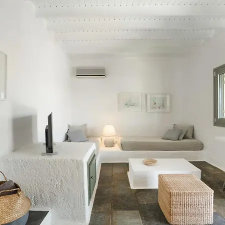 Niriides Mani Beachfront Residences ギシオ