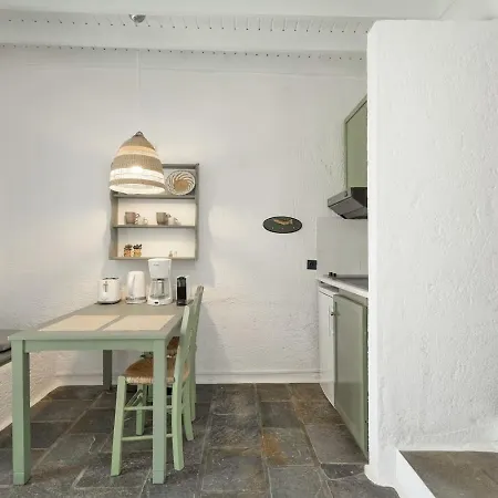 Niriides Mani Beachfront Residences アパート *