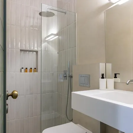 Niriides Mani Beachfront Residences アパート ギシオ