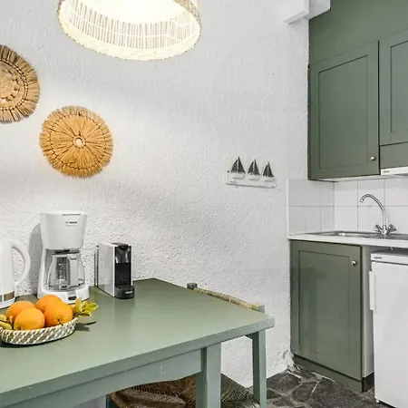 Niriides Mani Beachfront Residences *