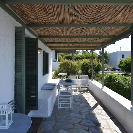 Niriides Mani Beachfront Residences ギシオ