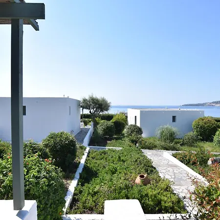 アパート Niriides Mani Beachfront Residences ギシオ