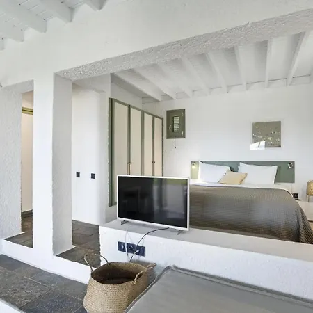 Niriides Mani Beachfront Residences *