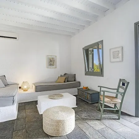 アパート Niriides Mani Beachfront Residences
