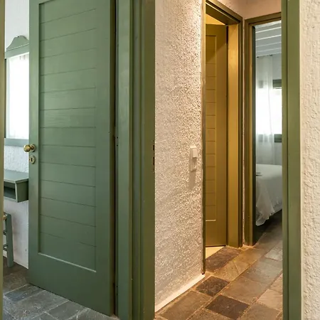 アパート Niriides Mani Beachfront Residences *