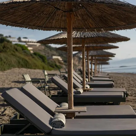 Niriides Mani Beachfront Residences * ギシオ