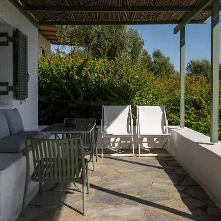 Niriides Mani Beachfront Residences アパート *