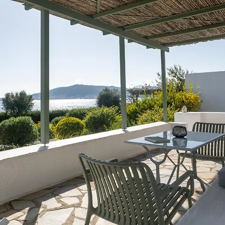 Niriides Mani Beachfront Residences * ギシオ