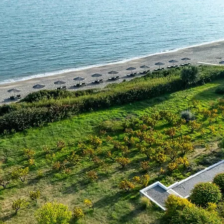 Niriides Mani Beachfront Residences アパート